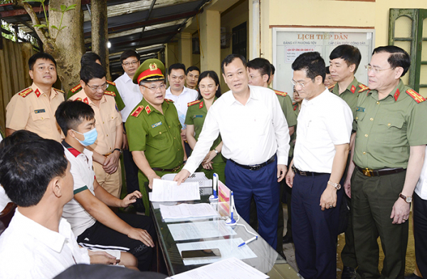 Thiếu tướng Nguyễn Văn Long kiểm tra công tác triển khai phân cấp đăng ký xe và công tác giam giữ tại Nam Định -0