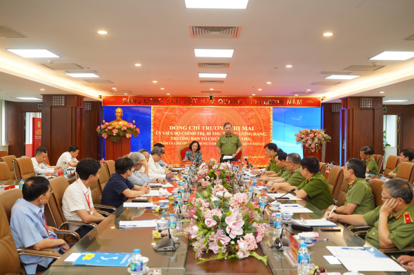 Trưởng Ban Tổ chức Trung ương Trương Thị Mai thăm Trung tâm Dữ liệu Quốc gia về Dân cư -0