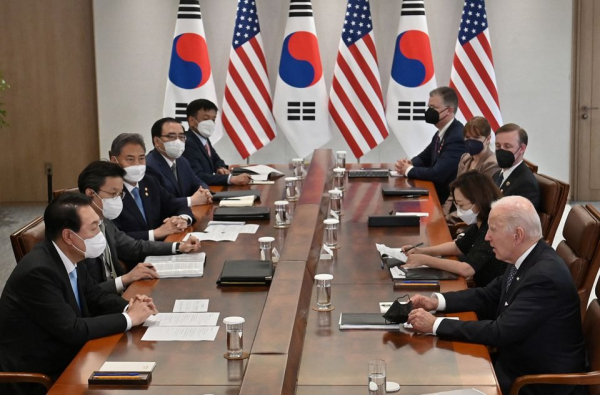 Tổng thống Mỹ: Sẵn sàng bảo vệ Hàn Quốc bằng vũ khí hạt nhân nếu cần  -0