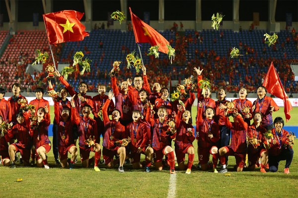 FE CREDIT thưởng “nóng” 3 tỷ đồng cho đội tuyển bóng đá nữ Việt Nam -0