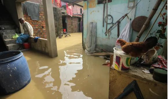 Bangladesh chìm trong biển nước, Ấn Độ điêu đứng vì lũ lụt -0