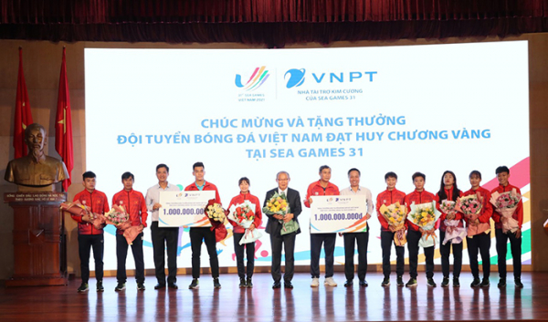 VNPT thưởng “nóng” 2 tỷ đồng cho Đội tuyển Bóng đá nam U23 và Đội tuyển Bóng đá nữ Việt Nam -1
