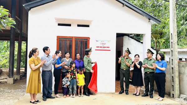  Trao tặng ngôi nhà hạnh phúc cho học sinh nghèo tỉnh Sơn La -0