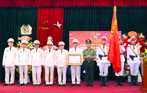 Thanh tra Bộ Công an đón nhận Huân chương Bảo vệ Tổ quốc hạng Nhì -1