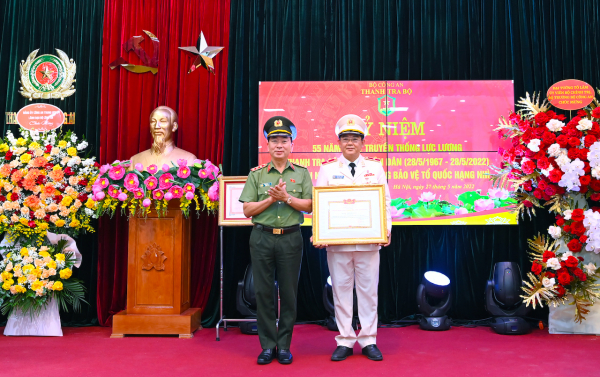 Thanh tra Bộ Công an đón nhận Huân chương Bảo vệ Tổ quốc hạng Nhì -1
