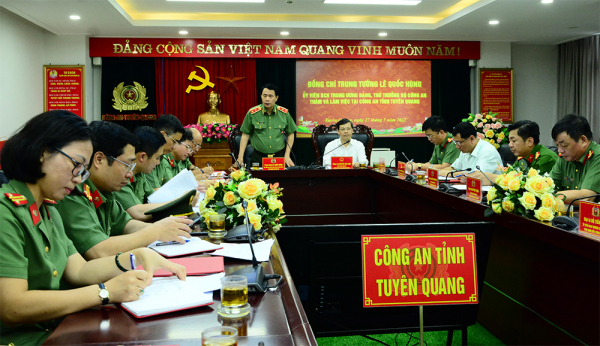 Thứ trưởng Bộ Công an Lê Quốc Hùng làm việc tại Công an tỉnh Tuyên Quang -0