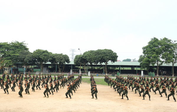 Hơn 74% chiến sỹ nghĩa vụ huấn luyện tại Trung đoàn Cảnh sát cơ động Thủ đô đạt khá, giỏi -4