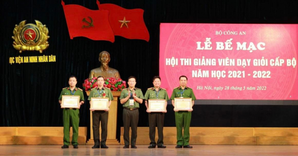 Tôn vinh các giảng viên dạy giỏi cấp Bộ tiêu biểu năm học 2021-2022 -0