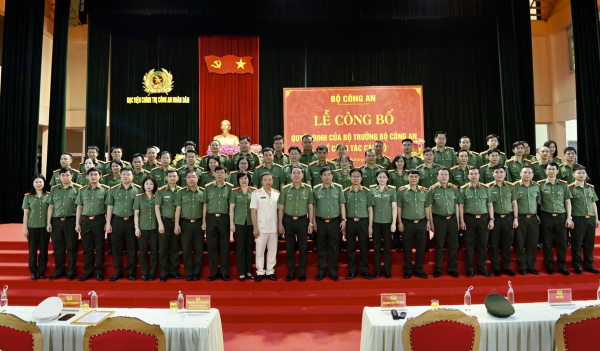 Bổ nhiệm Thiếu tướng Phan Xuân Tuy giữ chức Giám đốc Học viện Chính trị CAND  -0