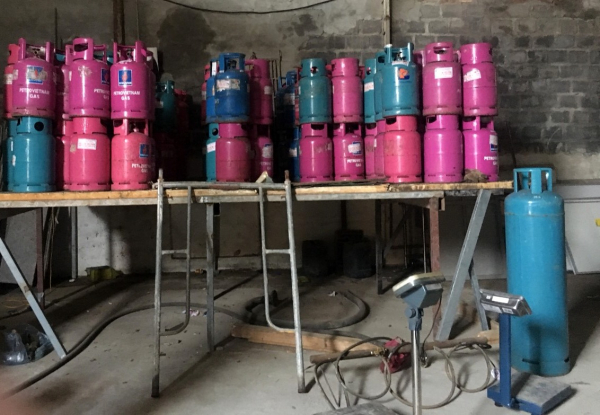 Cơ sở sang chiết gas lậu ngay hông khu công nghiệp -0