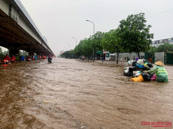 Mưa to lịch sử 40 năm ở Hà Nội còn tiếp diễn bao lâu? -0