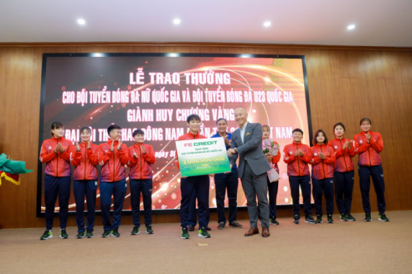 FE Credit đồng hành cùng Đội tuyển Bóng đá nữ Việt Nam -0
