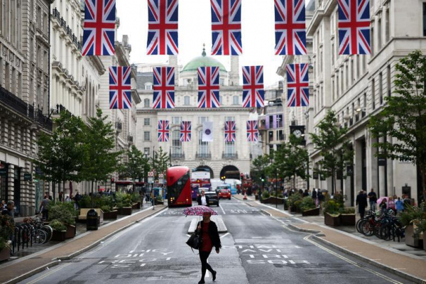 Nước Anh rợp cờ hoa chào mừng Đại lễ Bạch kim của Nữ hoàng -0