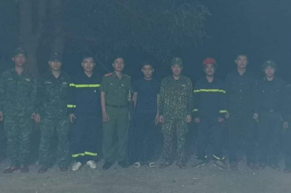 Băng rừng xuyên đêm cứu nam sinh viên bị lạc giữa rừng Bắc Hải Vân -0