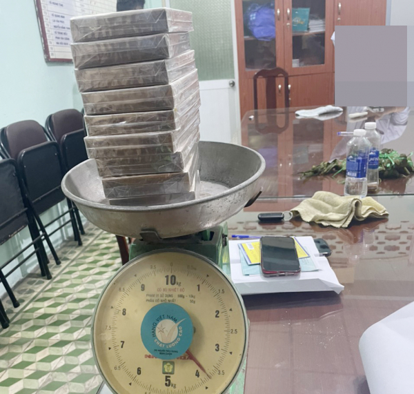 “Ôm” 10 bánh heroin từ Campuchia về Việt Nam bằng đường thuỷ -2