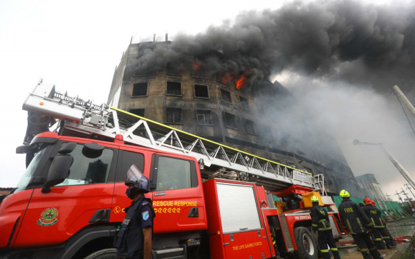 Kho hàng ở Bangladesh chìm trong biển lửa, ít nhất 34 người thiệt mạng -0