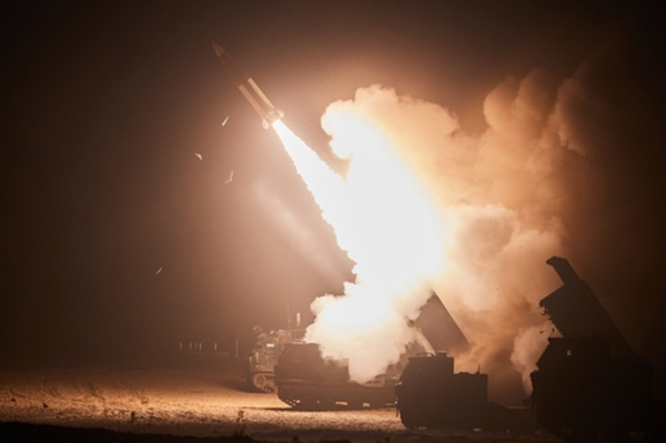 Mỹ-Hàn bắn 8 tên lửa 