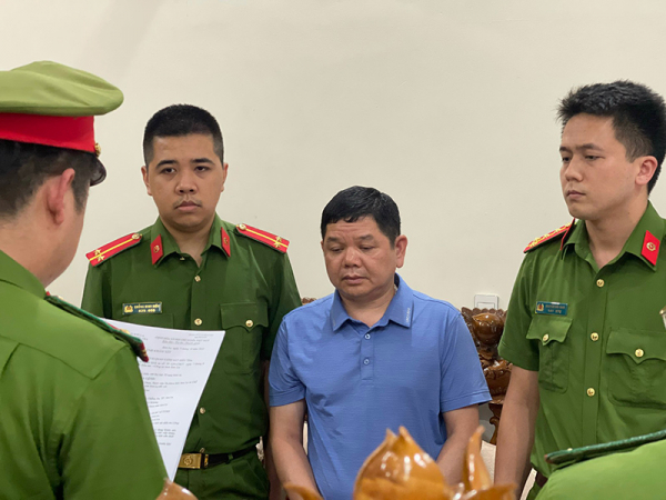 Khởi tố, bắt tạm giam Trưởng khoa Dược - BVĐK tỉnh Sơn La nhận hối lộ vụ kít test -1