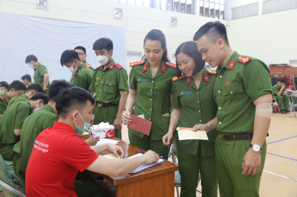 Học viện CSND vận động hơn 1000 đơn vị máu cứu người -0