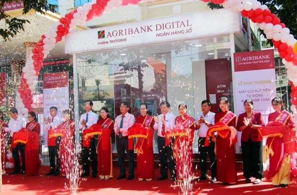 Agribank đưa vào hoạt động máy gửi, rút tiền tự động tại tỉnh Trà Vinh -0