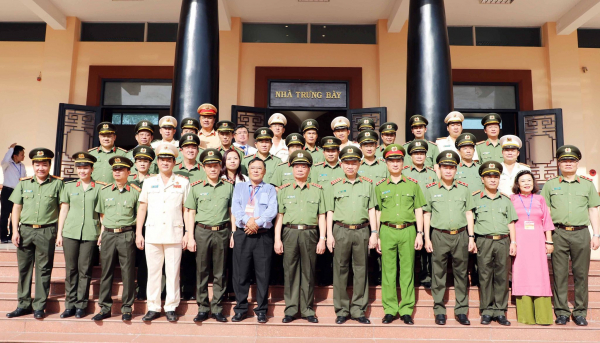 Lãnh đạo Đảng, Nhà nước dâng hương tưởng niệm cố Chủ tịch Hội đồng Bộ trưởng Phạm Hùng -0