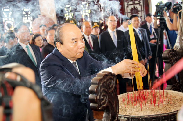 Lãnh đạo Đảng, Nhà nước dâng hương tưởng Chủ tịch Hội đồng Bộ trưởng Phạm Hùng -0