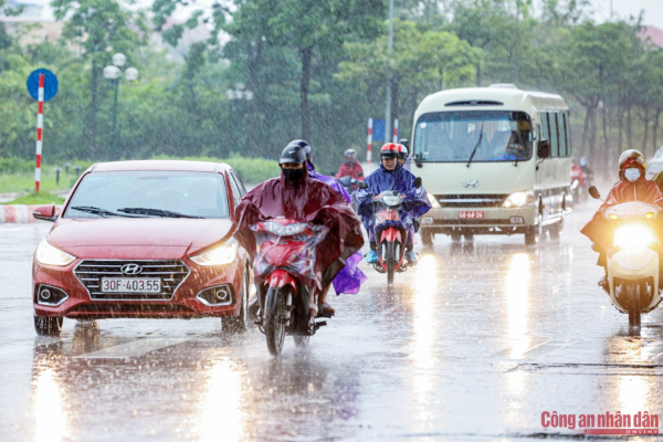 Hà Nội mưa to cục bộ, Thanh Hóa đến Phú Yên nắng nóng gay gắt -0