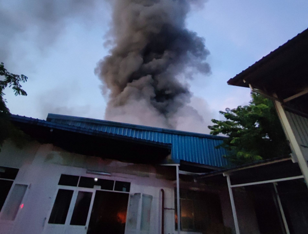 Hình ảnh Cảnh sát PCCC chiến đấu với “giặc lửa” tại nhà máy Công ty Scavi Huế -0