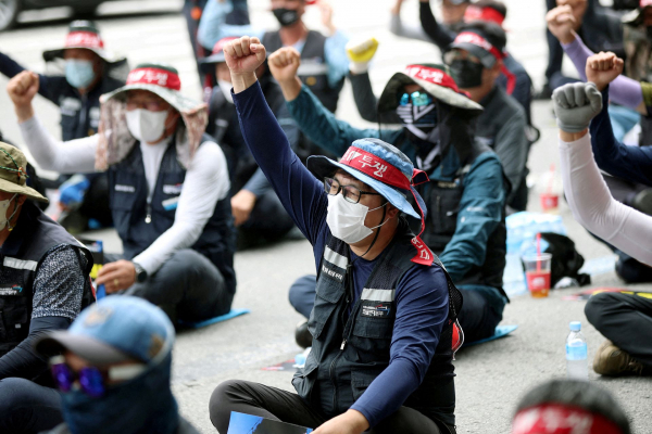 Công nghiệp Hàn Quốc gặp nguy vì lái xe tải đình công cả tuần lễ -0