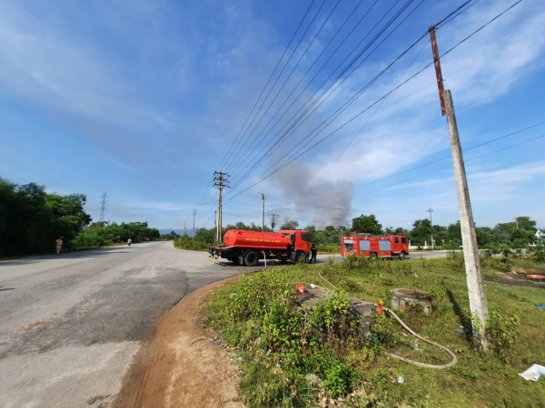 Cháy lớn tại nhà máy may Scavi ở khu công nghiệp Phong Điền -1