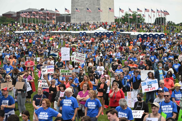 Hàng nghìn người tuần hành tại Mỹ kêu gọi ngăn chặn bạo lực súng đạn -0