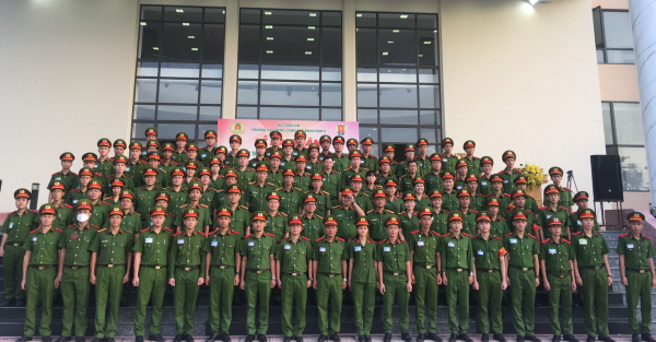 Gần 1000 giảng viên, học viên Cảnh sát ra quân “3 cùng” mùa hoa phượng nở -0