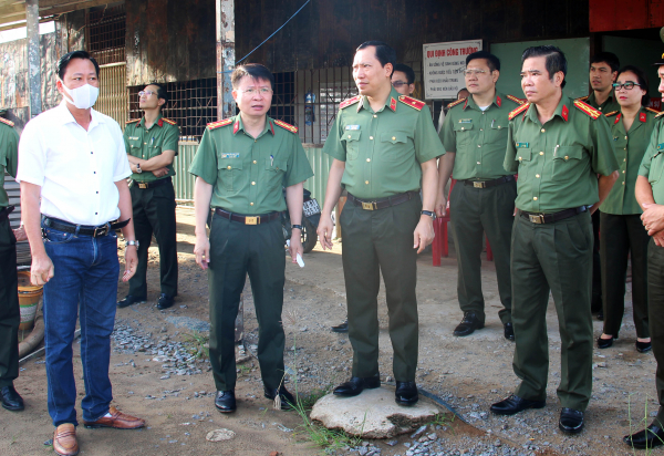 Thứ trưởng Lê Văn Tuyến làm việc với Công an tỉnh Kiên Giang và An Giang -0