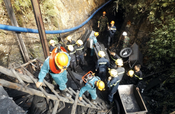 5 ngày tác nghiệp ở hiện trường vụ sập hầm than tại Hòa Bình_T18_SODACBIET_21/6 -0