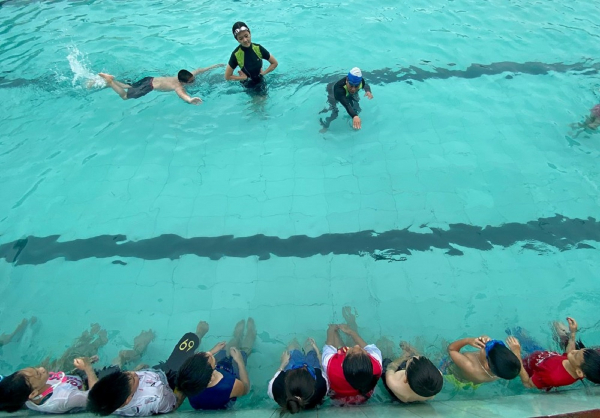 Cảnh sát đường thủy Hải Phòng dạy bơi miễn phí cho hơn 200 trẻ em -0
