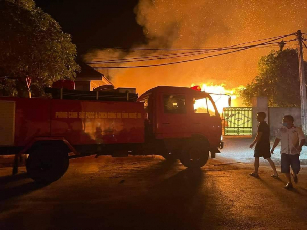 Cháy lớn tại cụm Khu công nghiệp Nghệ An -0