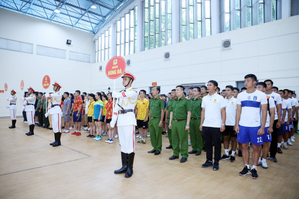 Trao 37 bộ huy chương tại Hội thao kỷ niệm 60 năm Ngày truyền thống lực lượng CSND -0
