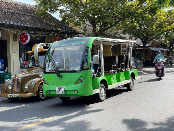 Hội An:  Giám đốc Công ty CP Công trình công cộng bị bắt do nâng khống giá trị mua sắm xe điện chở khách du lịch  -0