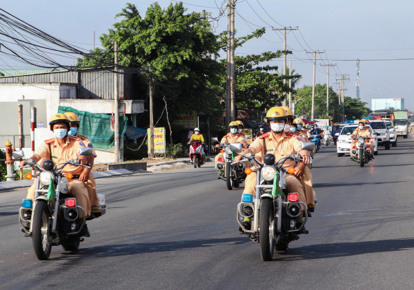 Cảnh sát giao thông các tỉnh, thành Tây Nam bộ qa quân kiểm tra, xử lý vi phạm trật tự an toàn giao thông -0