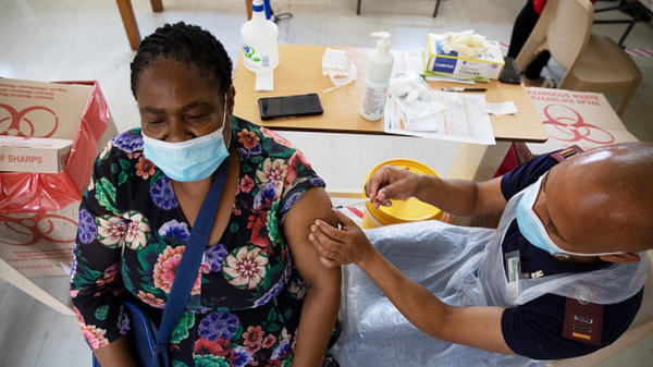Cơ hội cho các nước nghèo khi miễn trừ bản quyền vaccine COVID-19 -0