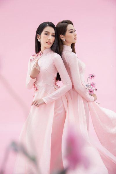 Á hậu Phương Anh “đọ” nhan sắc cùng Hoa hậu Sireethorn Leearamwat trước thềm Miss International 2022 -0