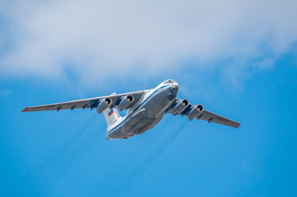 Máy bay Il-76 của Nga rơi trên đường đến khu vực gần biên giới Ukraine -0
