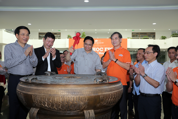 Thủ tướng Chính phủ thăm Khu đô thị FPT City tại Đà Nẵng -1