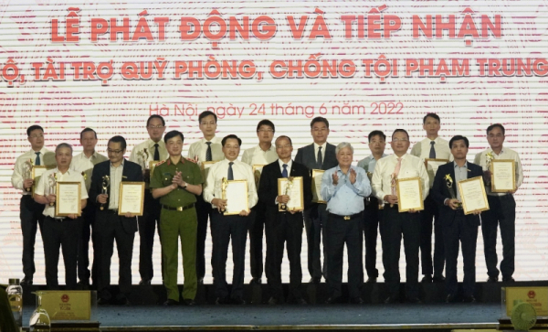 Central Fund for Counter-Crime receives over VND 200 billion - 1