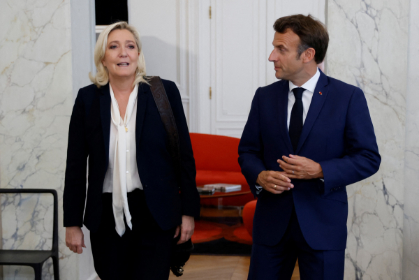 Ông Macron phải thỏa thuận với phe đối lập -0