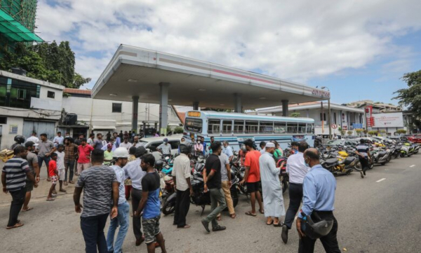 Người dân Sri Lanka chật vật vì xăng, lo ngại khủng hoảng 