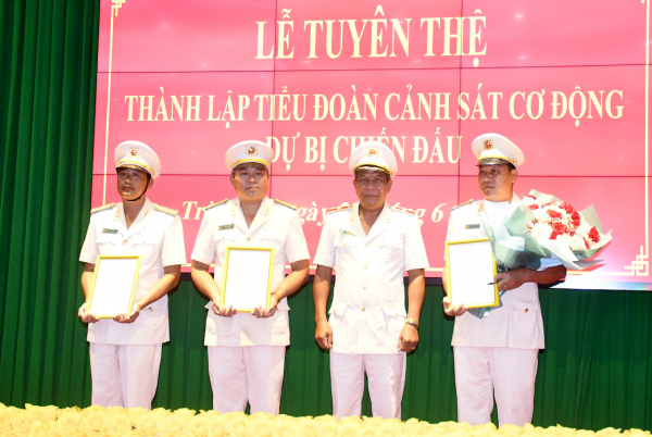 Công an tỉnh Trà Vinh thành lập Tiểu đoàn Cảnh sát cơ động dự bị chiến đấu -0