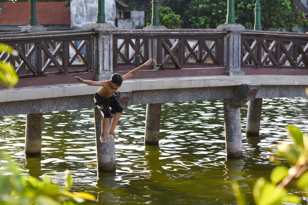 Hồ bơi miễn phí từ cải tạo ao làng bị ô nhiễm -0