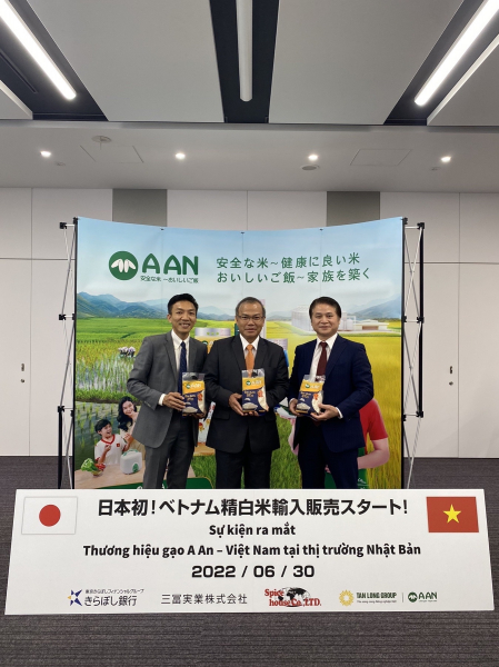 Gạo Việt Nam lần đầu tiên được bày bán trên thị trường Nhật Bản -0