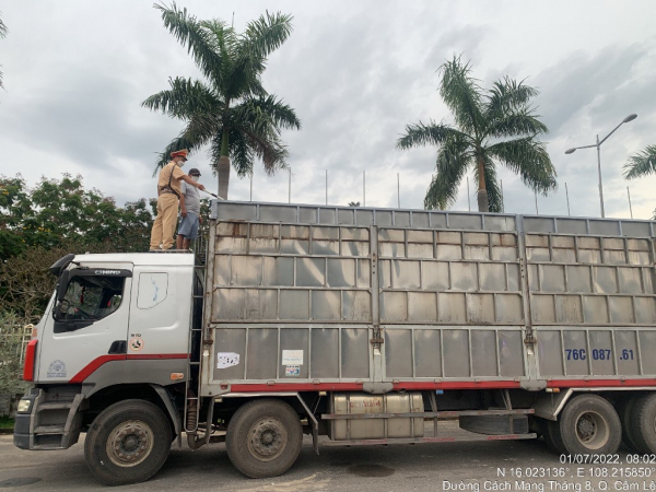 Đà Nẵng: Cương quyết xử lý tình trạng xe cơi nới, quá khổ, quá tải -1